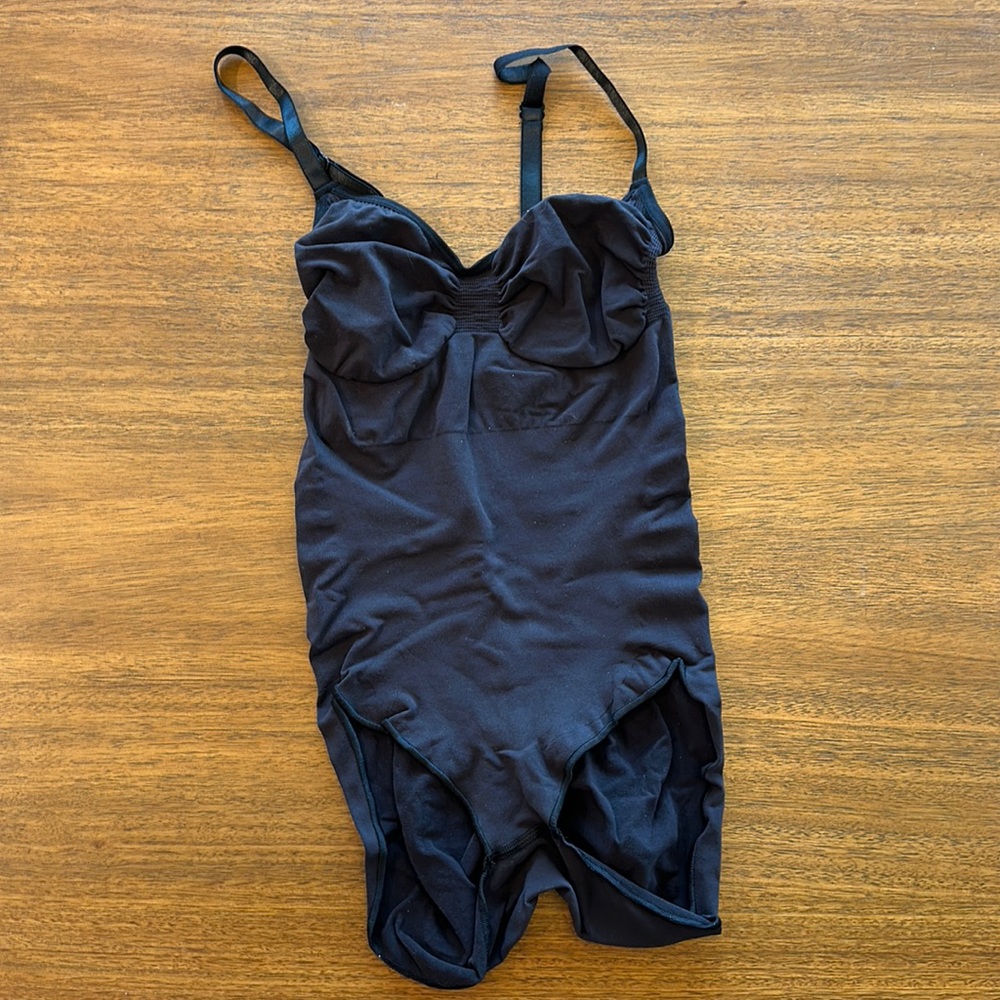 SKIMS Sculpting Bodysuit- NO SNAPS